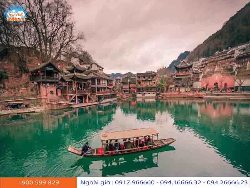 đi Phượng Hoàng cổ trấn mùa nào đẹp nhất