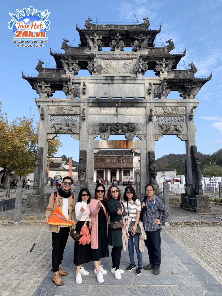 Hình ảnh khách hàng tham gia tour Hoàng Sơn tứ tuyệt | Tourhot24h.vn