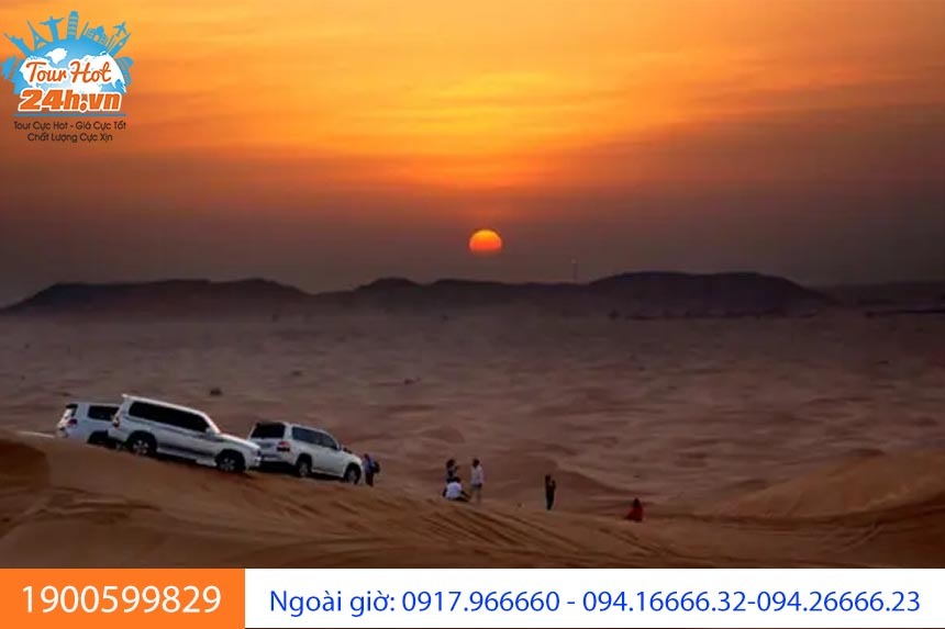 Dune bashing trong sa mạc safari ở Dubai