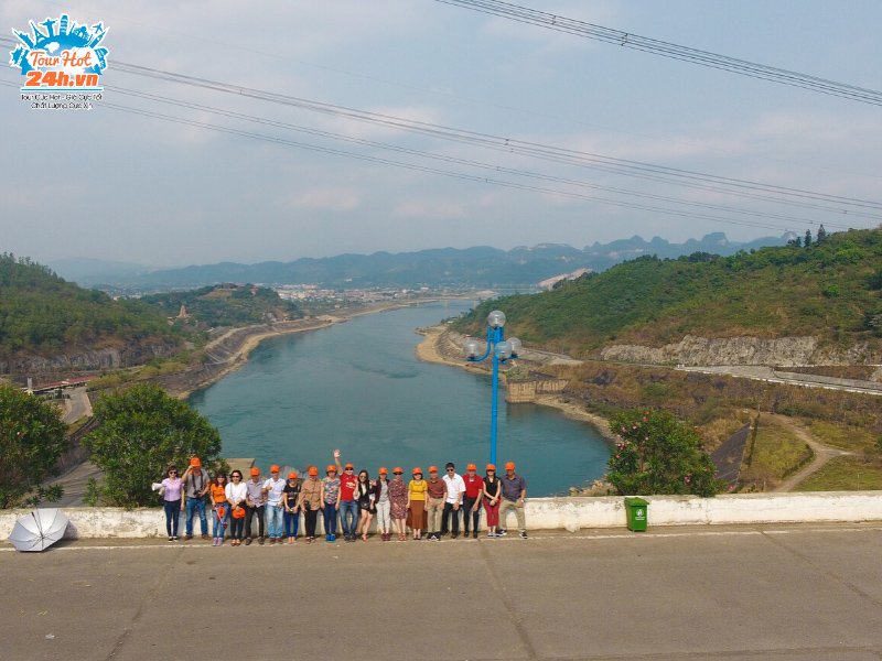 hinh-thuc-te-tour-hoa-binh-mai-chau-moc-chau-son-la-dien-bien Hình thực tế tour Hòa Binh - Mai Châu - Mộc Châu - Sơn La - Điện Biên