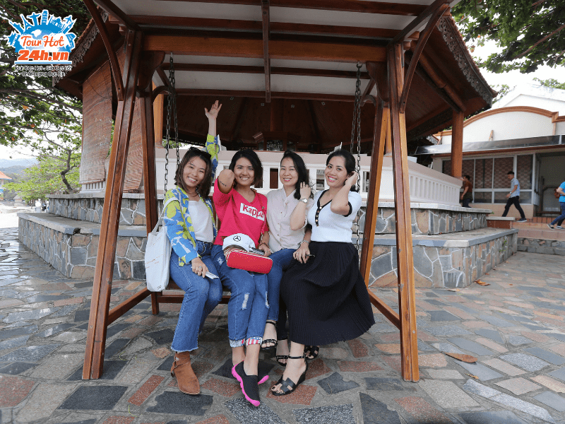 4-hinh-thuc-te-khach-tham-gia-tour-binh-ba-cua-tourhot24h 4-hinh-thuc-te-khach-tham-gia-tour-binh-ba-cua-tourhot24h