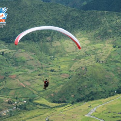 bay-tren-mua-vang-o-deo-khau-pha