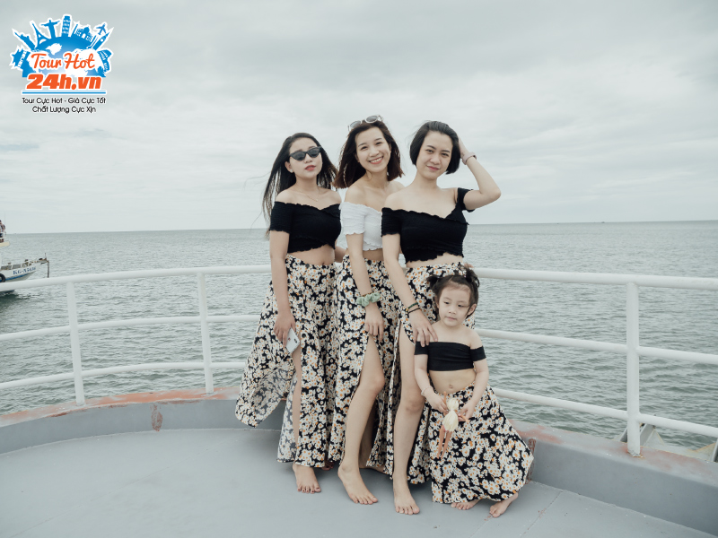 hinh-thuc-te-khach-tham-gia-tour-phu-quoc-cua-Tourhot24h-14 hinh-thuc-te-khach-tham-gia-tour-phu-quoc-cua-Tourhot24h-14