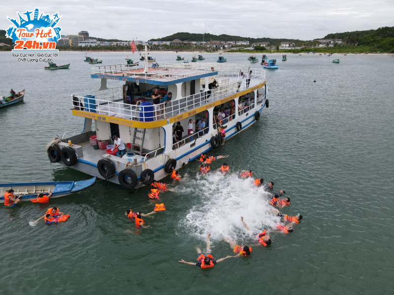 hinh-thuc-te-khach-tham-gia-tour-phu-quoc-cua-Tourhot24h-24 hinh-thuc-te-khach-tham-gia-tour-phu-quoc-cua-Tourhot24h-24