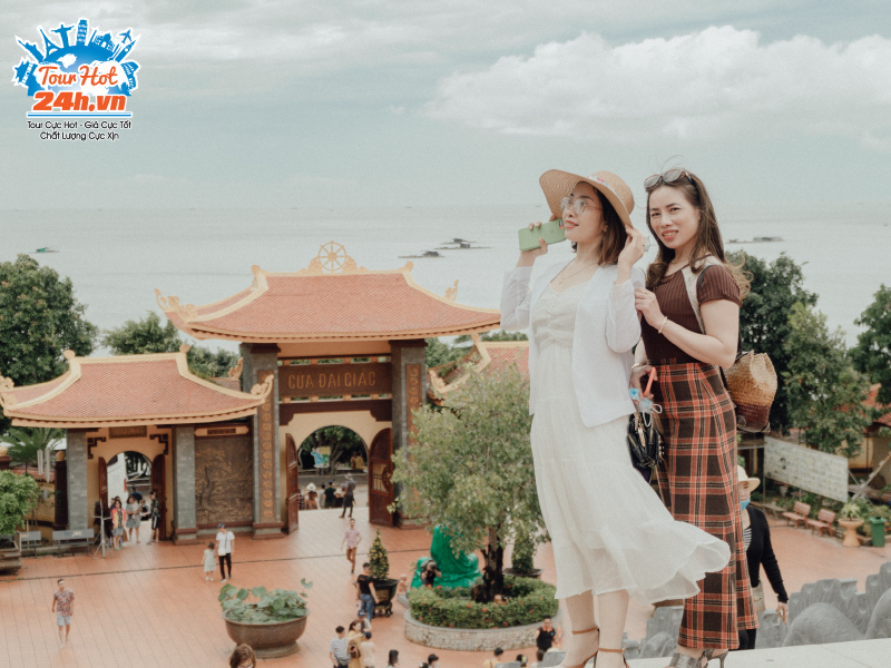 hinh-thuc-te-khach-tham-gia-tour-phu-quoc-cua-Tourhot24h-5 hinh-thuc-te-khach-tham-gia-tour-phu-quoc-cua-Tourhot24h-5