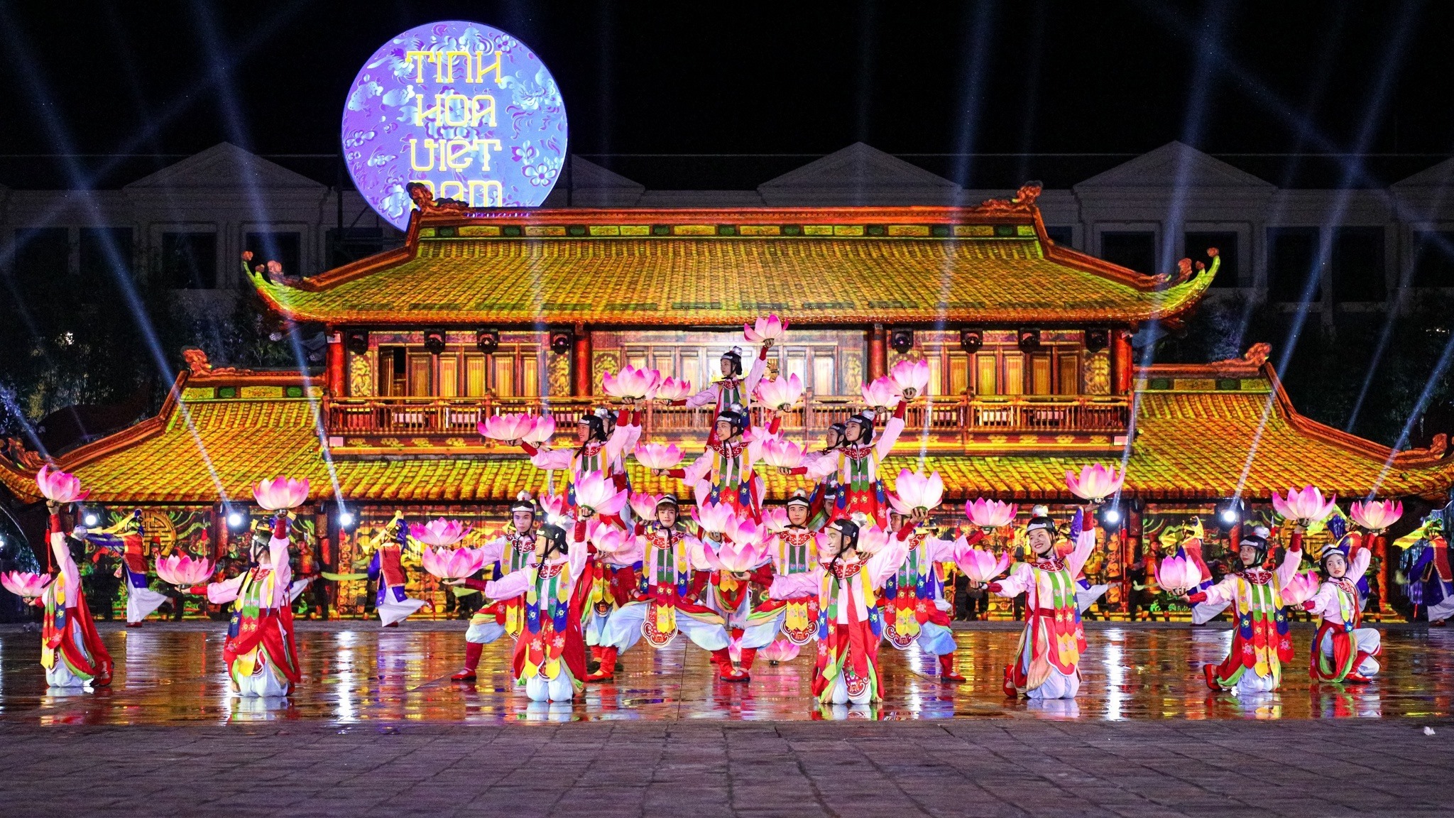 show-dien-tinh-hoa-viet-nam show-dien-tinh-hoa-viet-nam