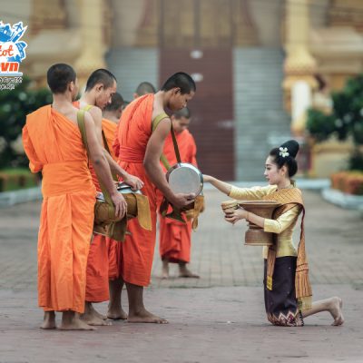 van-hoa-tak-bat-o-lao