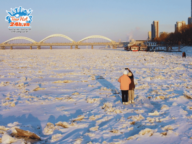 du-lich-cap-nhi-tan-co-gi-hap-dan