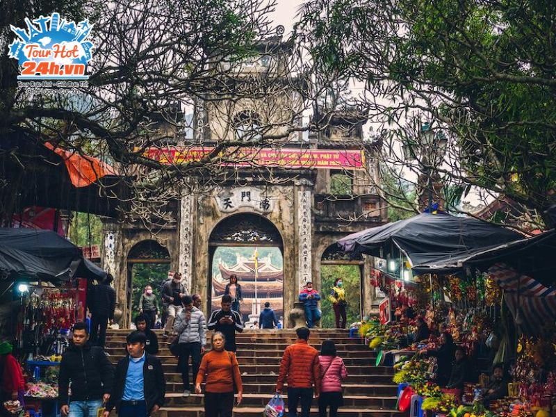 le-hoi-chua-huong-le-hoi-trong-thang-gieng-viet-nam