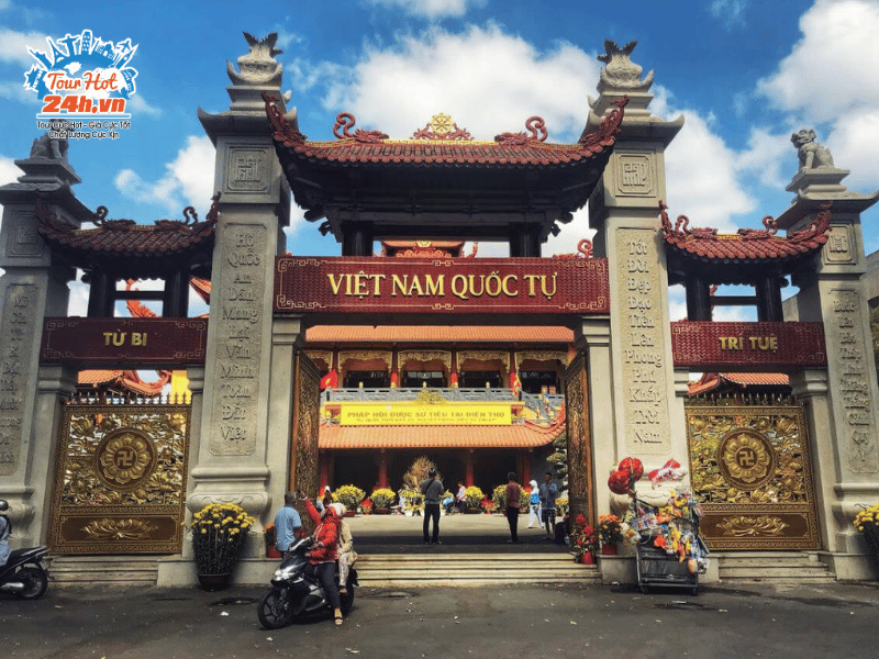 viet-nam-quoc-tu-cac-ngoi-chua-noi-tieng-dau-nam