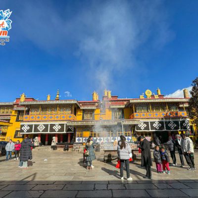 tu-vien-Zha-Ji-Si-tour-du-lich-tay-tang