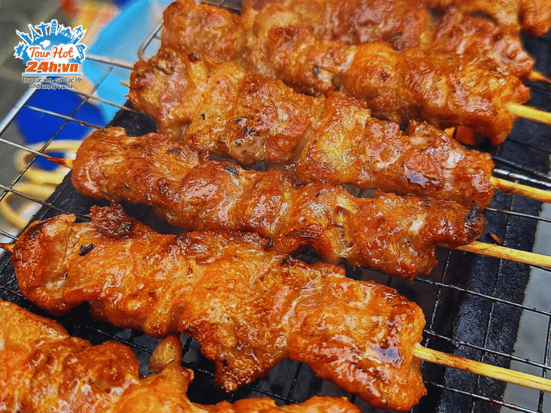 mon-ngon-tay-song-ban-nap-thit-xien-nuong-1
