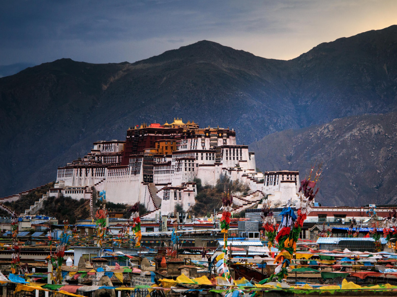 cung-dien-potala-noi-den-de-tro-ve