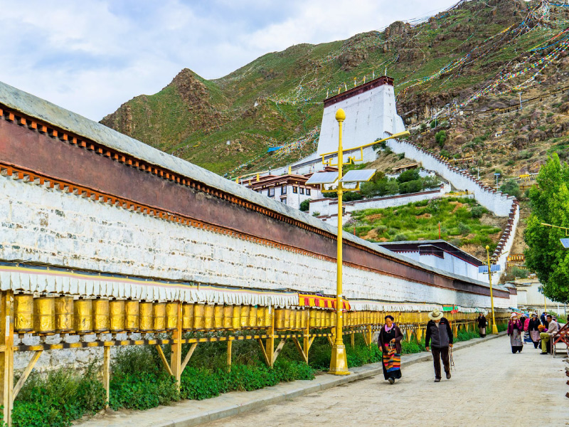 doi-song-thuong-nhat-o-thanh-pho-Shigatse