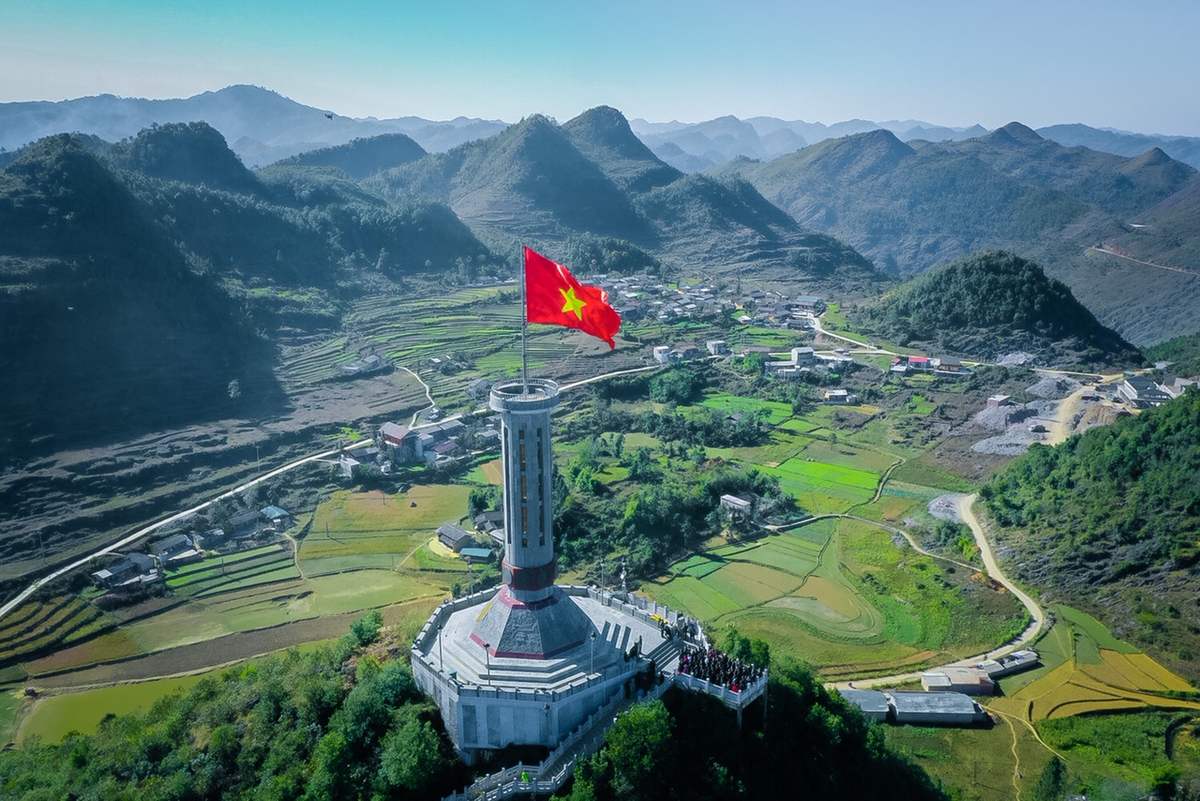 duong-len-cot-co-lung-cu