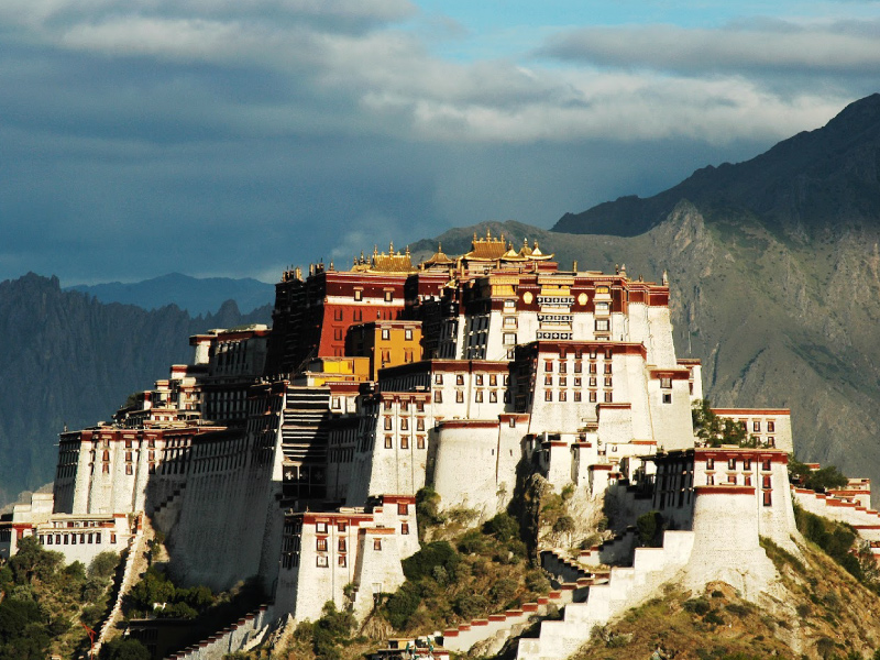 cung-dien-potala-diem-hanh-huong-o-tay-tang