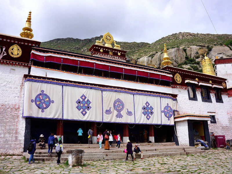 tu-vien-sera-diem-hanh-huong-tay-tang