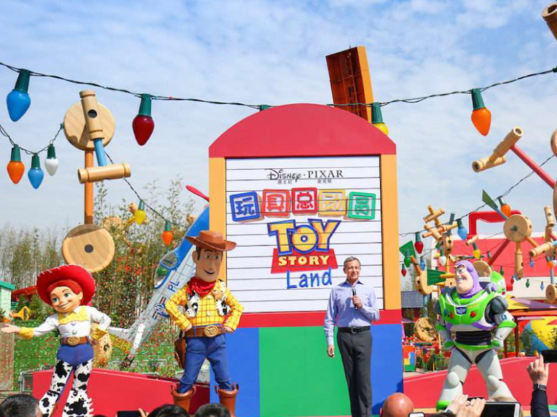 disneyland-thuong-hai-the-gioi-do-choi