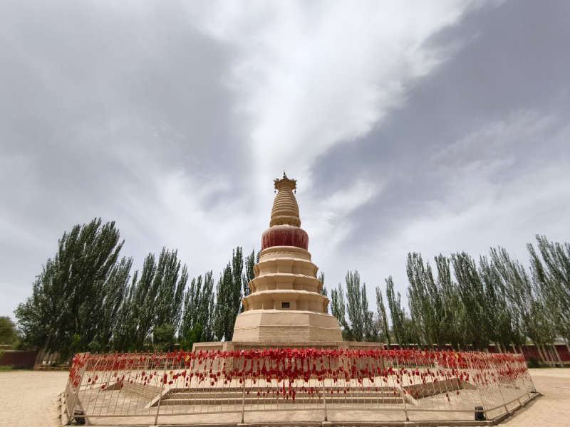 huyen-thoai-thap-bach-ma