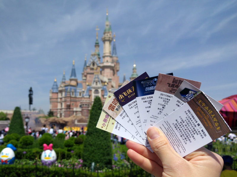 mua-ve-disneyland-thuong-hai