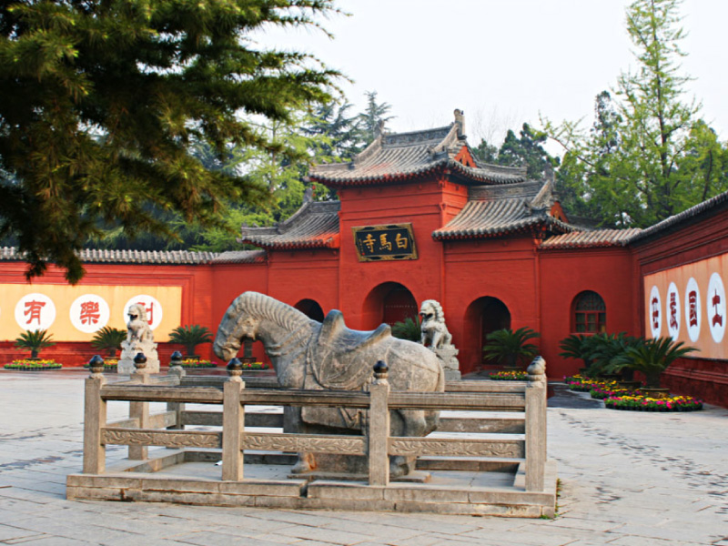 chua-bach-ma-lac-duong