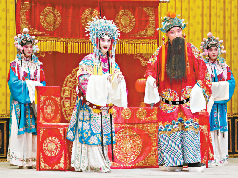 xem-bieu-dien-kinh-kich-bac-kinh