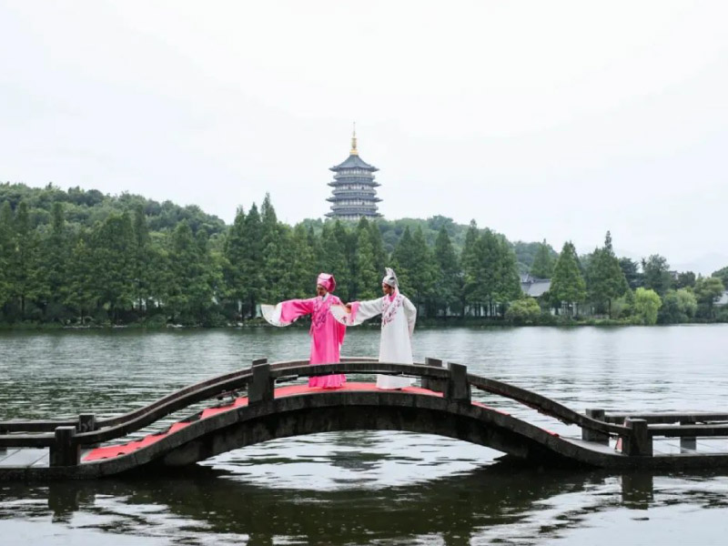 cau-uyen-uong-tay-ho