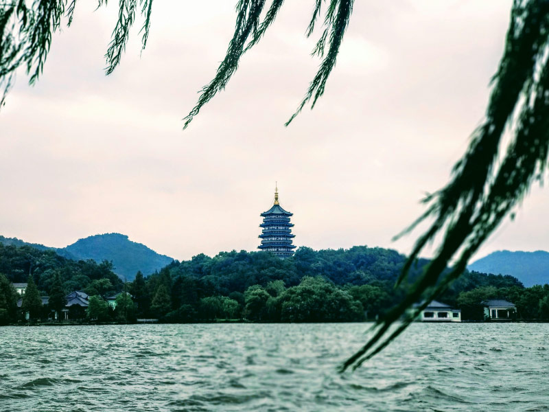 hang-chau-co-tay-ho-thu-hai