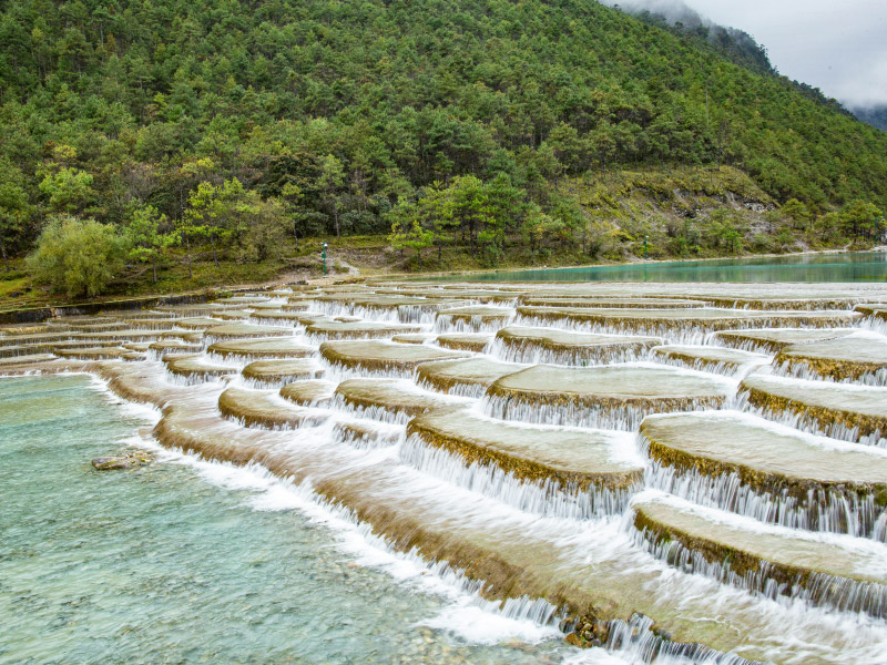 ho-lam-nguyet-nui-tuyet-ngoc-long