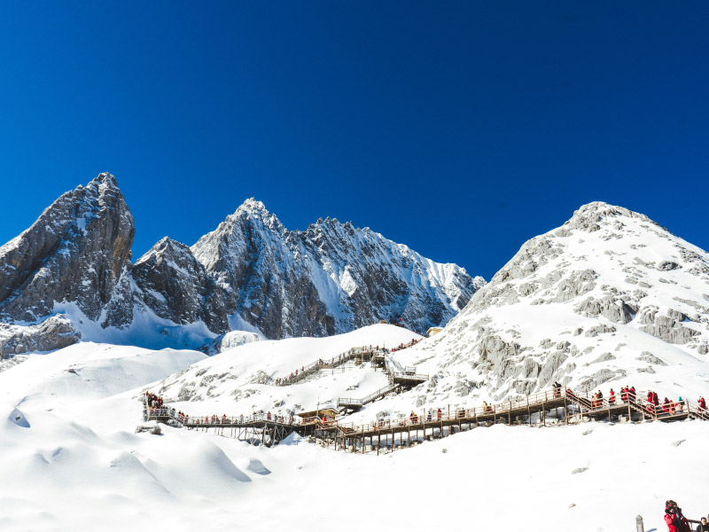 loi-hat-tu-dinh-nui-tuyet