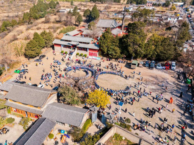 nguoi-naxi-song-cham