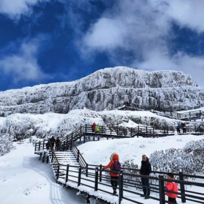 nui-kieu-tu-son-con-minh