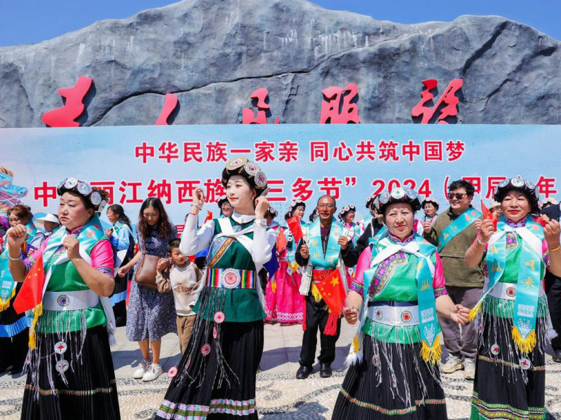 trang-phuc-phu-nu-naxi