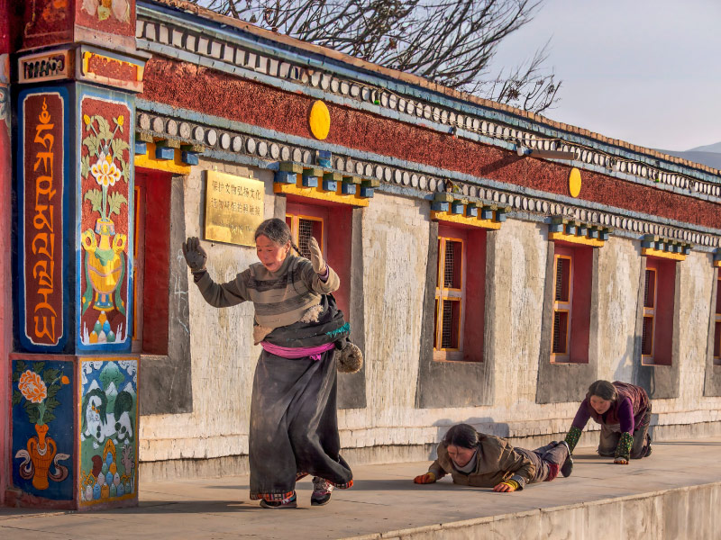 nguoi-tay-tang-giua-doi-thuong