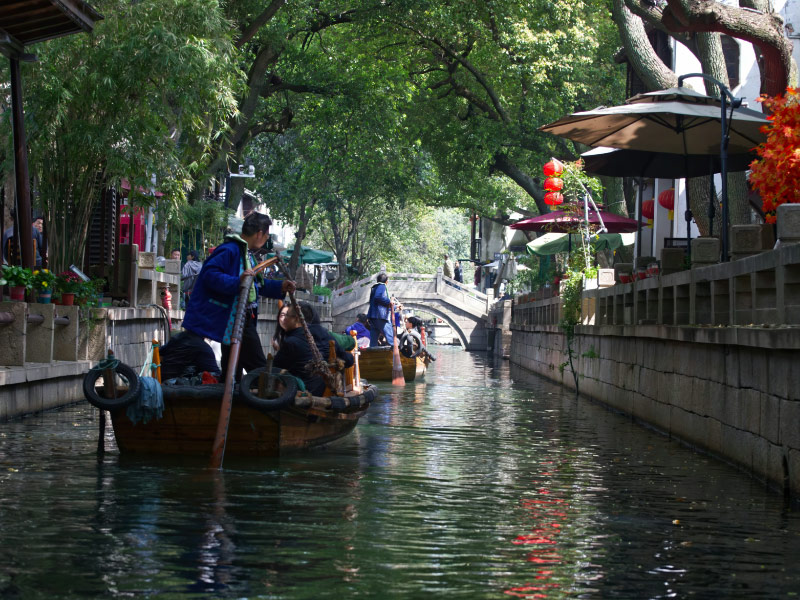 phong-thuy-song-gan-nuoc