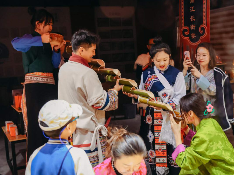 van-hoa-nap-tay-o-le-giang