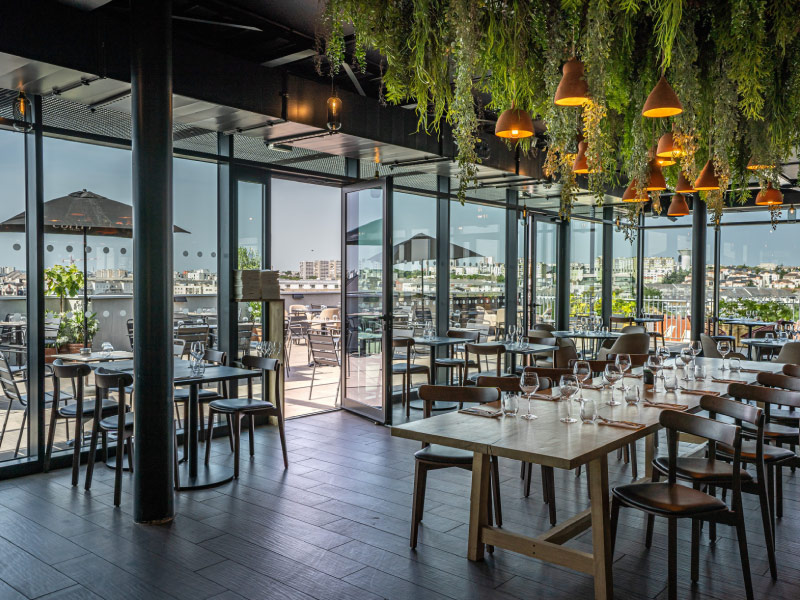 nha-hang-quan-an-dong-cua-dip-tet