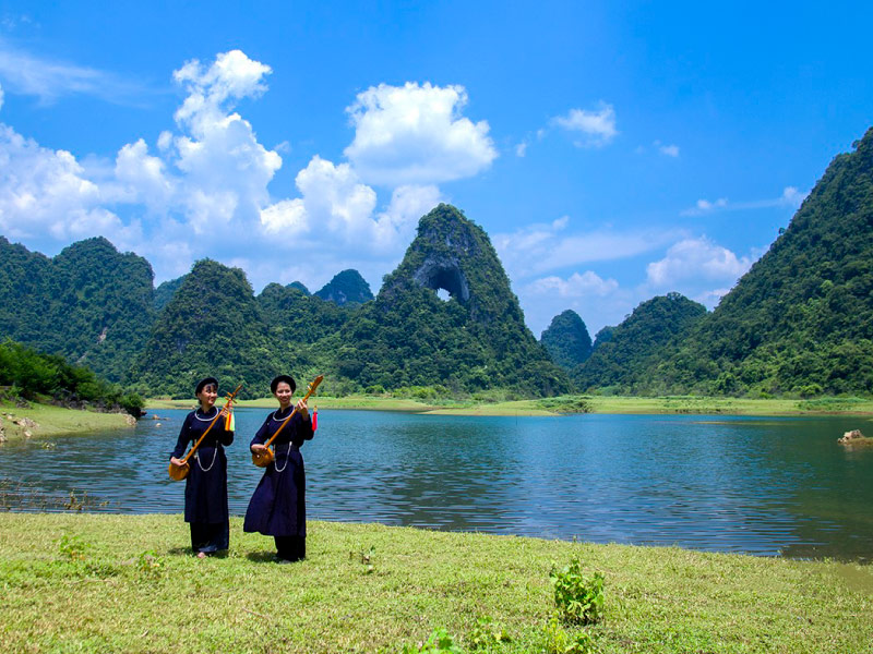 nui-mat-than-diem-tham-quan-cao-bang