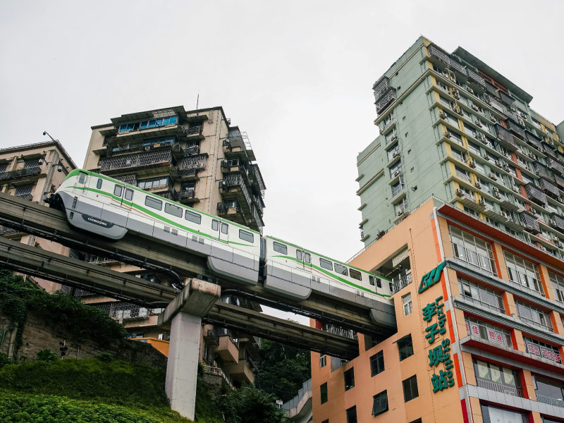 tau-dien-xuyen-nha-ga-lizaba