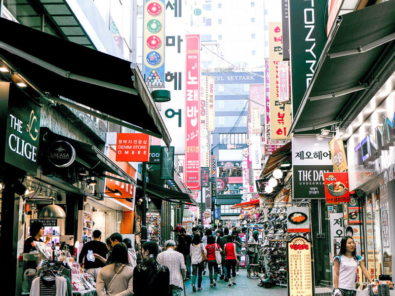 khong-gian-mua-sam-Myeongdong-noi-co-nhieu-cua-hang-hoan-thue