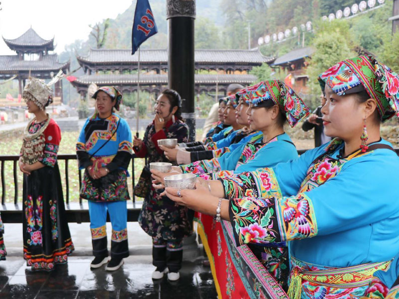 nghi-thuc-don-khach-uong-ruou