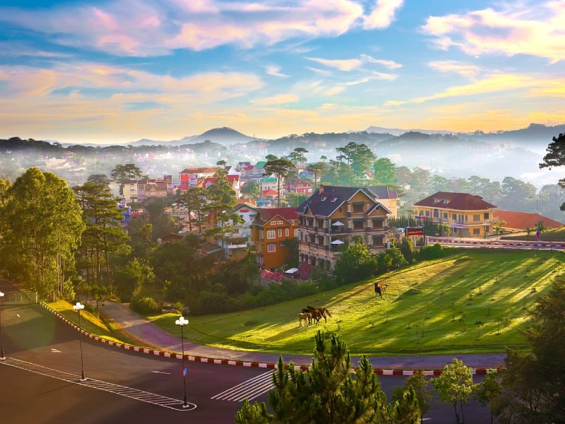 da-lat-diem-du-lich-viet-nam-khi-hau-on-hoa-mua-he