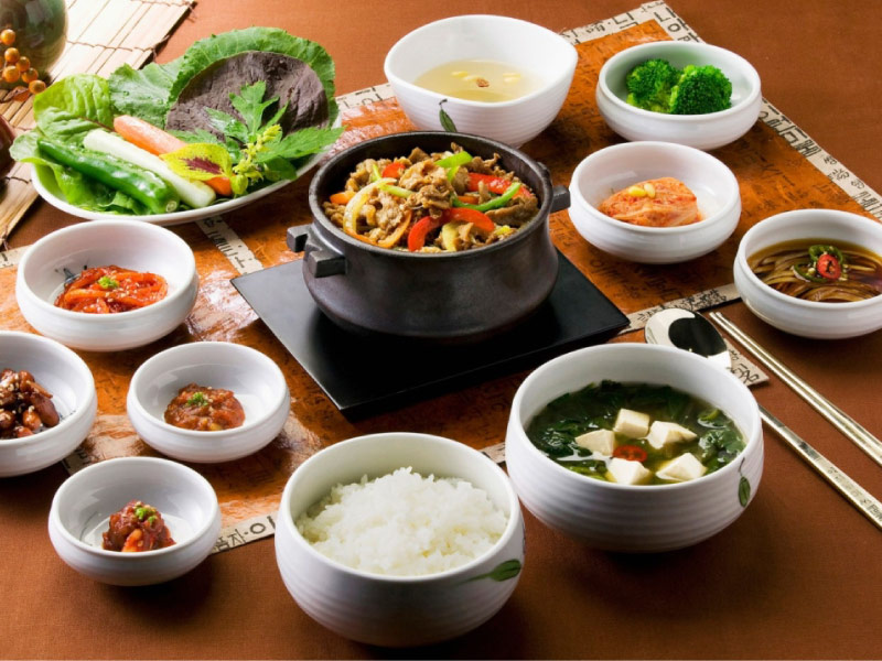 van-hoa-tren-ban-an-cua-nguoi-han-quoc