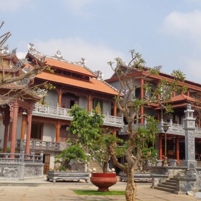 chua-sac-tu-khai-doan-tour-trung-nien