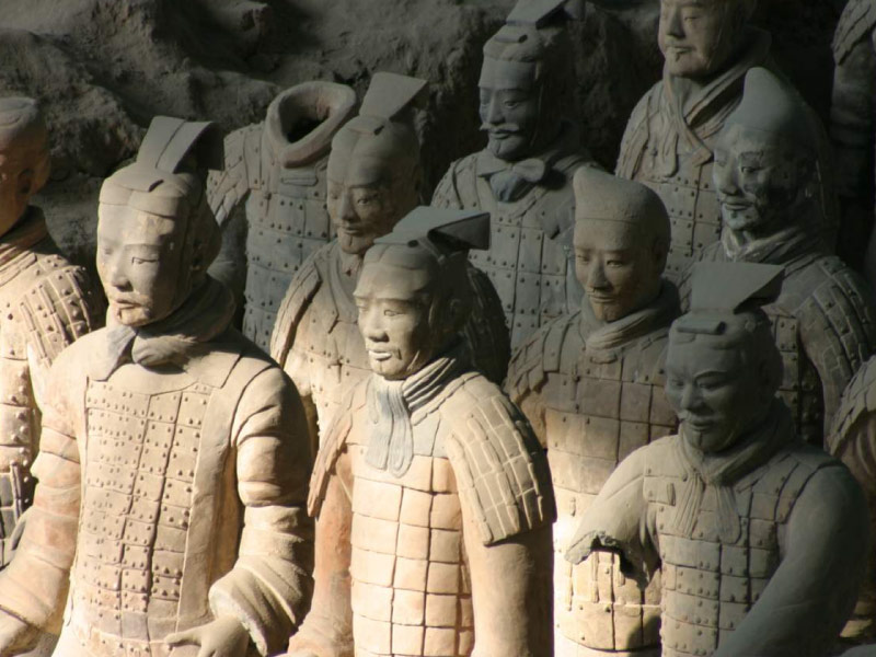 khuon-matdoi-quan-dat-nung-khong-giong-nhau