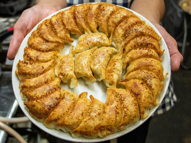 banh-goi-momo-am-thuc-tang-o-shangrila