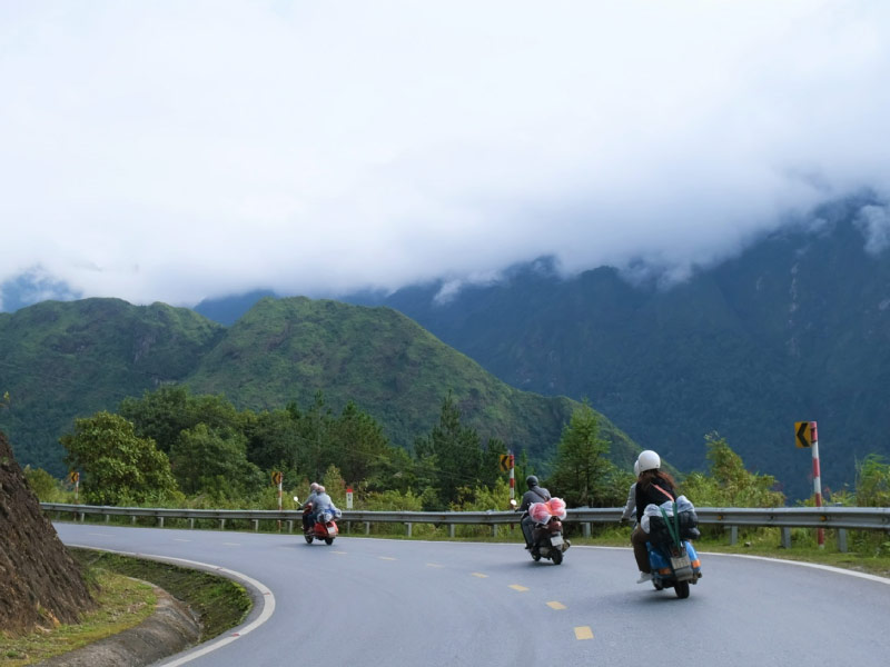 phuong-tien-di-chuyen-cung-duong-deo-dong-bac