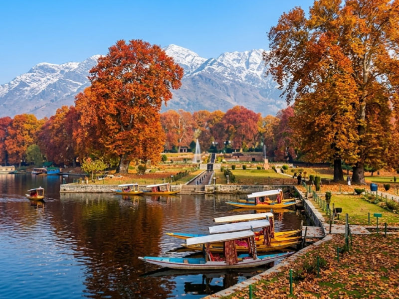 thung-lung-Kashmir-an-do-mua-thu