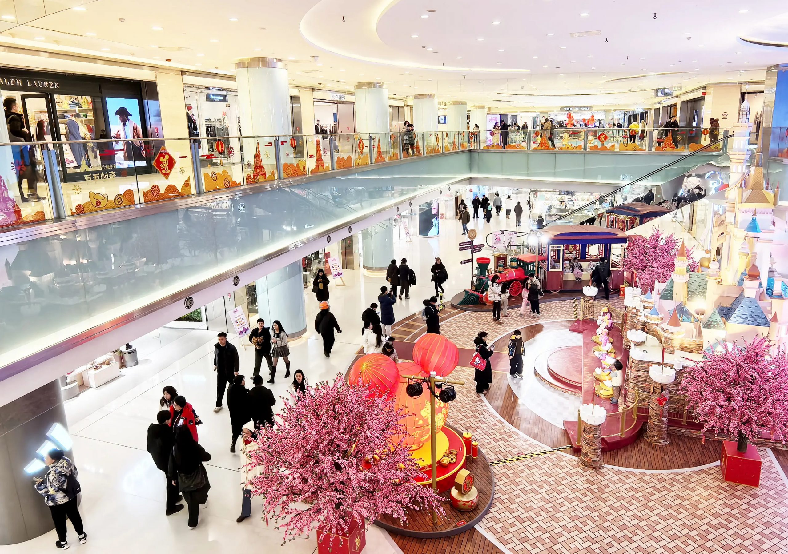 trung-tam-thuong-mai-Oriental-Plaza-1