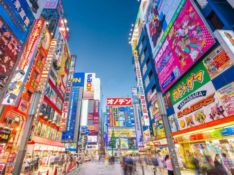 dao-quanh-Akihabara-trai-nghiem-du-lich-tokyo